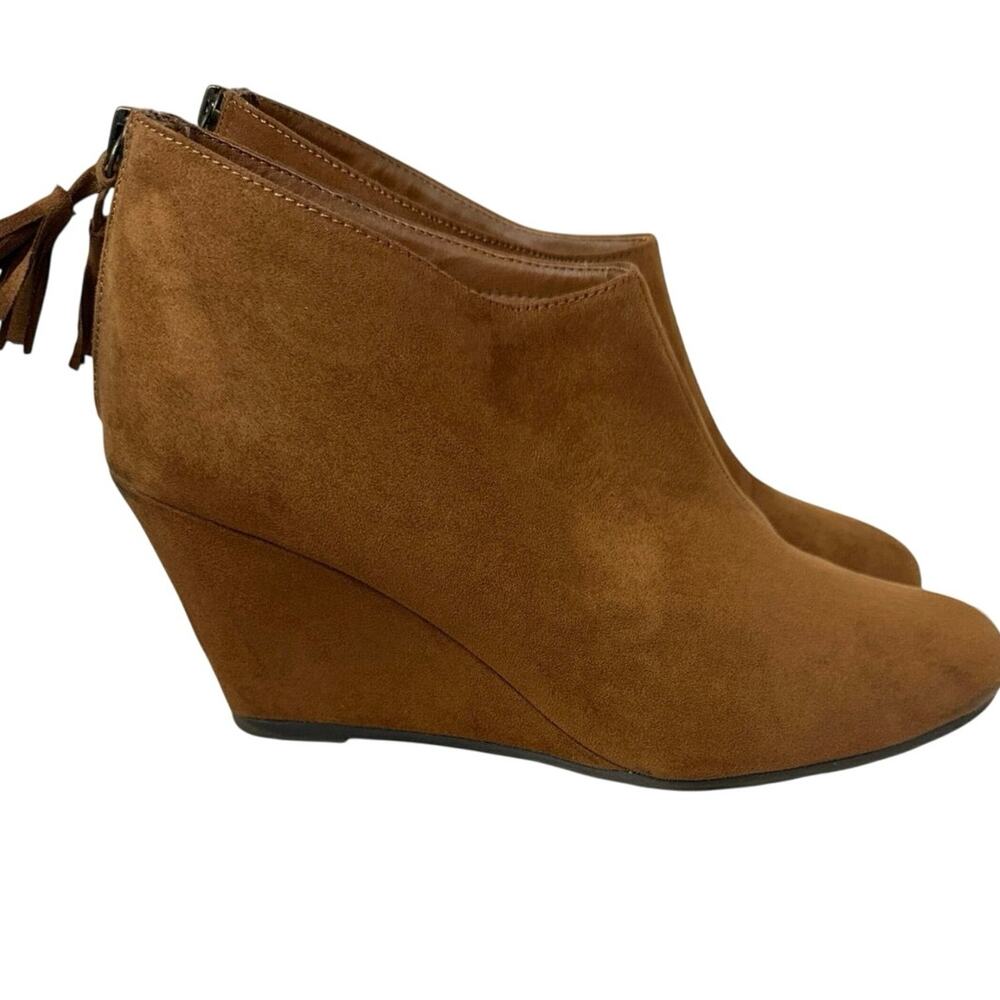 CL By LAUNDRY Womens 9.5 Brown Sued Wedge Ankle Boots Shoes Back Zipper Fringe